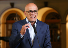 Maduro vēstīja, ka informācijas ministrs Horhe Rodrigess (attēlā) devies uz ārvalstīm "ļoti svarīgā" uzdevumā.