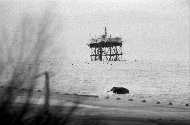 1980. gadā uzbūvētā Birma okeanogrāfijas stacija Padomju Savienībā atrodas 600 metru no krasta. 1992. gada lielās vētras laikā stacija sašķiebās, taču turpina darboties vēl šobaltdien – stacijas darbinieki pēta satelīta veikto ūdens temperatūras svārstību kvalitāti.