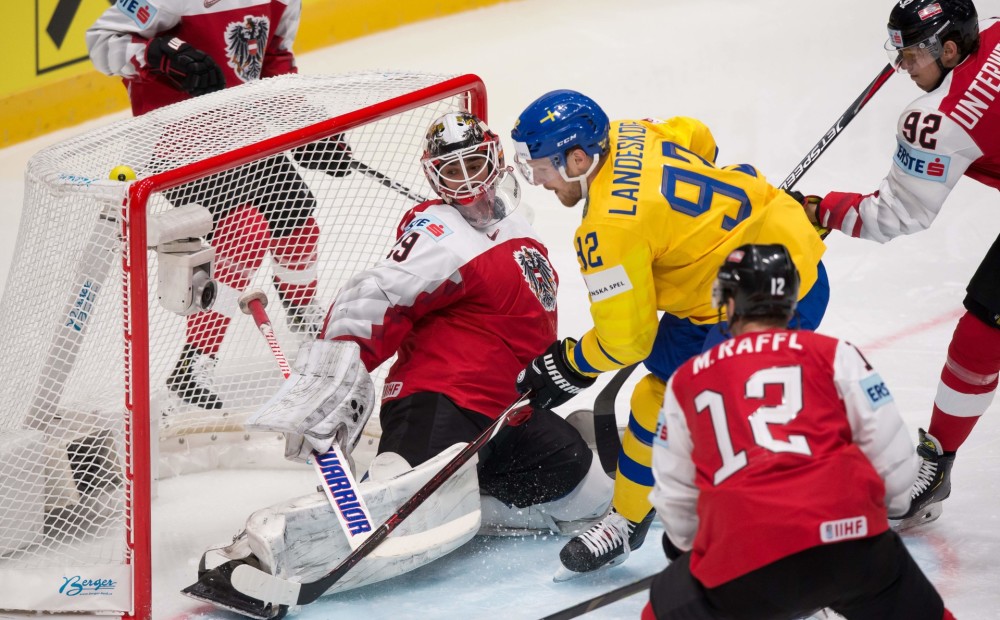 Zviedrijas hokejistiem graujoša uzvara pār Austriju, Kanāda līdzīgā spēlē pārspēj Franciju