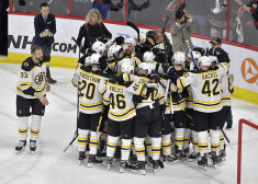 Bostonas "Bruins" uzvar arī ceturtajā mačā un sasniedz Stenlija kausa finālu
