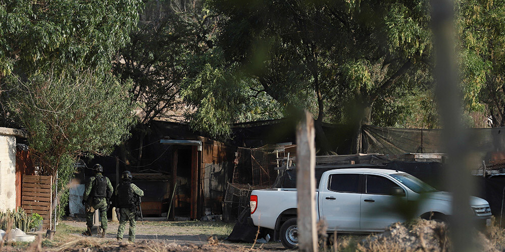 Baiss atradums Meksikā: karavīri uzgājuši 18 maisus ar cilvēku mirstīgajām atliekām un zāģus