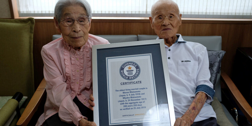 В Японии умер мужчина из старейшей супружеской пары в мире - ему было 108 лет