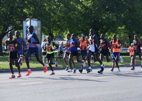 "Tet" Rīgas maratona starts 42 kilometru distancē 11. novembra krastmalā.