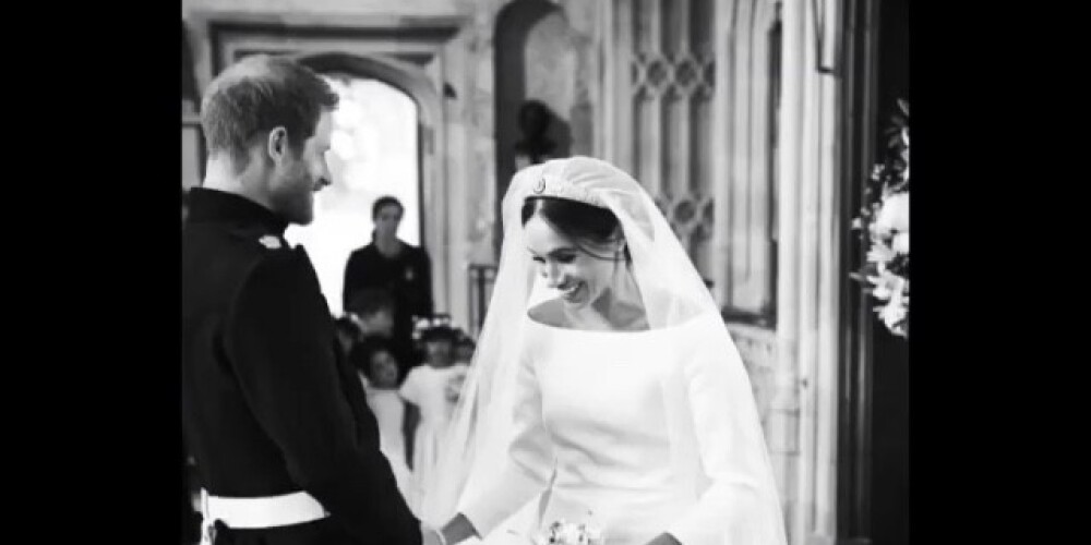 Princis Harijs un hercogiene Megana svin 1. kāzu jubileju un ļauj ieskatīties kāzu aizkadros