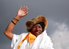 Nepāliešu šerpa 24.reizi uzkāpj Everestā