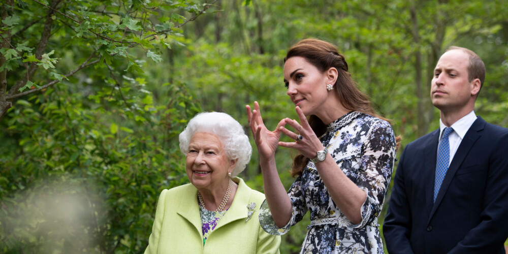 Герцогиня Кэтрин заслужила похвалу королевы, посетившей знаменитое цветочное шоу