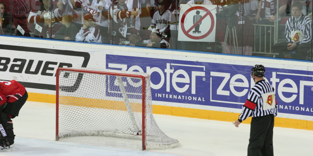 Šovakar Latvija pret Kanādu: kā notika iepriekšējā spēkošanās "Arēnā Rīga" 2006. gadā, kad zaudējām ar 0:11!