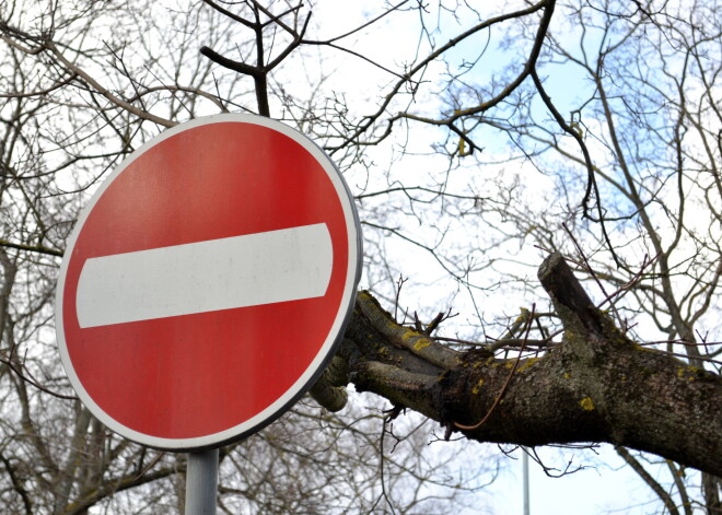 Slēgs satiksmi Dzirnavu un Strēlnieku ielās; transportlīdzekļu kustību ierobežos Marijas un Merķeļa ielās
