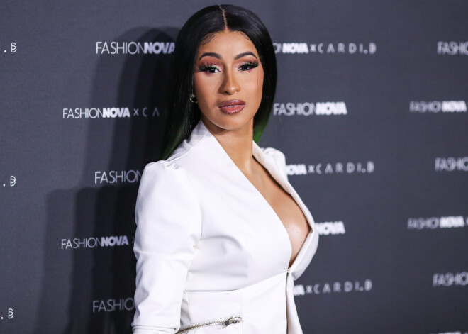 Repere Cardi B atceļ virkni koncertu, lai atlabtu pēc plastikas operācijas