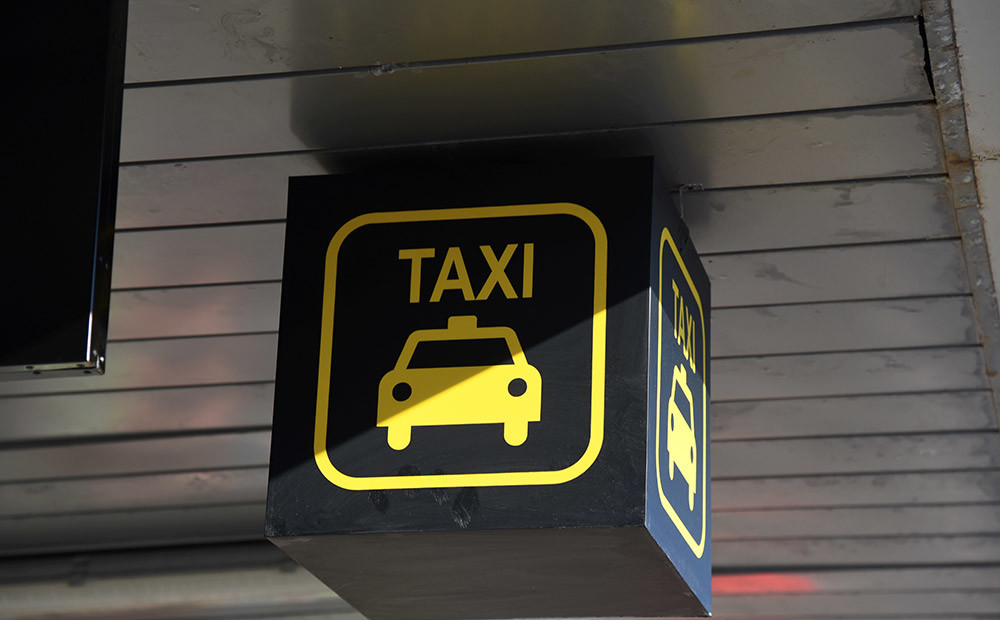 Saeima atbalstījusi grozījumus, kas palīdzēs sakārtot taksometru nozari