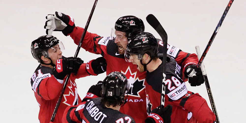 Kanādas hokejisti dramatiski izglābjas un pagarinājumā uzvar Šveici; arī Krievija iekļūst pusfinālā