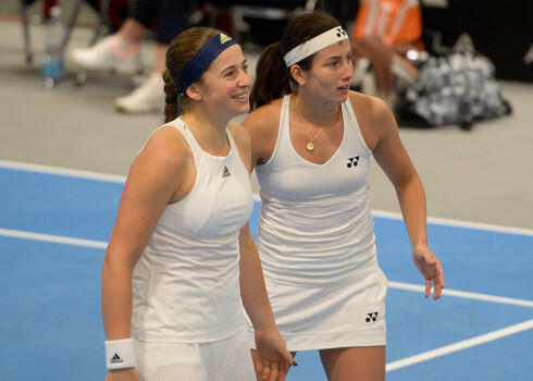 Aļona Ostapenko un Anastasija Sevastova.