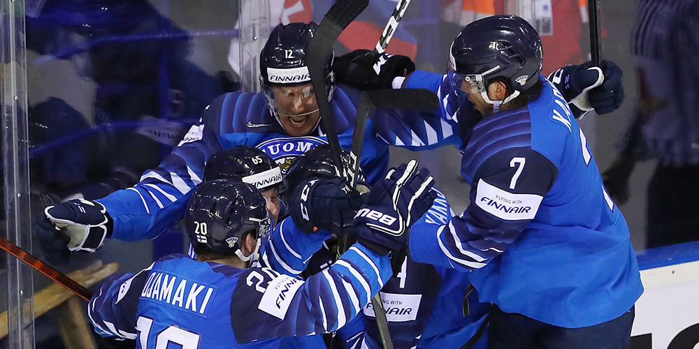 Somija atspēlējas un pagarinājumā izslēdz pasaules čempionus; Čehija mača izskaņā nolauž Vāciju