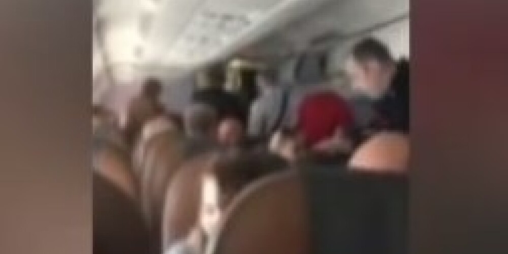 Дебош пассажира перед смертью в московском аэропорту попал на видео