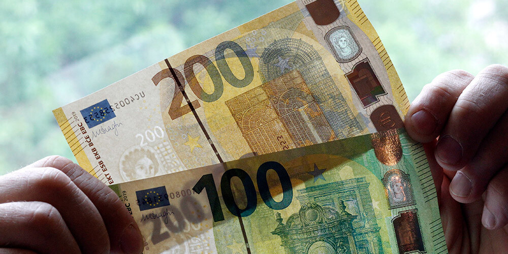 Nākamnedēļ apgrozībā nonāks jaunās Eiropas sērijas 100 un 200 eiro banknotes