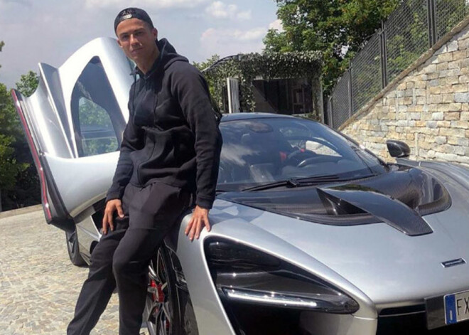 VIDEO: Ronaldu dižojas ar savu miljons dolāru vērto superauto