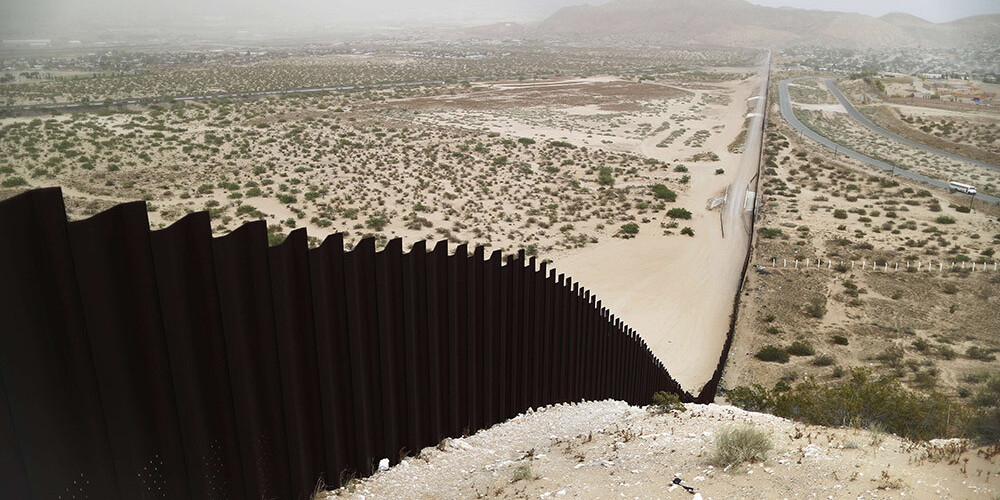 Trampa administrācijai aizliegts izmantot Pentagona līdzekļus žoga būvniecībai gar Meksikas robežu