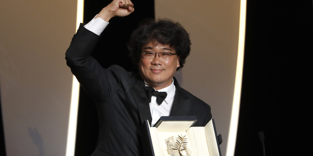 Kannu kinofestivāla "Zelta palmas zaru" saņem Dienvidkorejas režisora Džūnho melnā komēdija "Parasite"