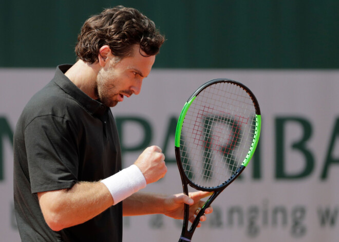 Gulbis pārliecinoši zaudē 20 gadus vecajam norvēģim Rūdam