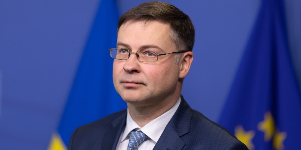 Dombrovskis vēl neatklāj, vai vasaras vidū sāks darbu EP, pametot komisāra amatu