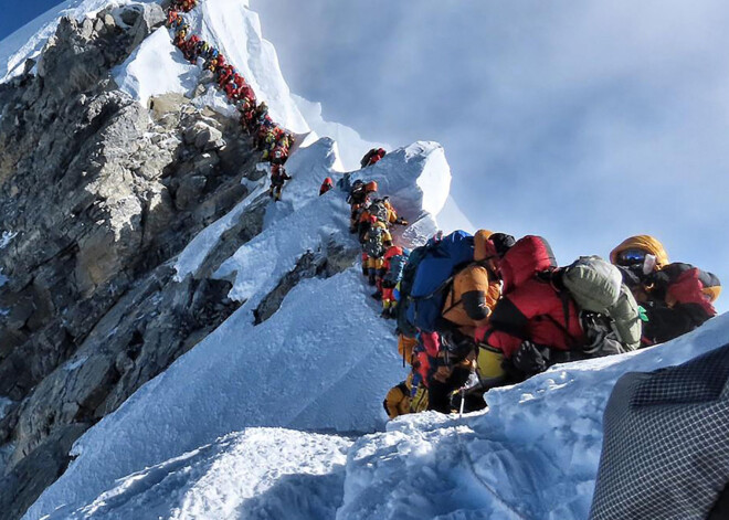 Nepālas tūrisma pārvalde noliedz, ka tikai "sastrēgums" ir vainojams alpīnistu bojāejā Everestā