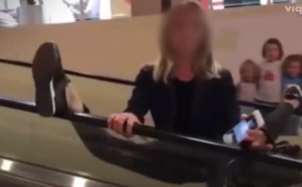 Глория обожает секс в неожиданных местах Глория обожает секс в неожиданных местах