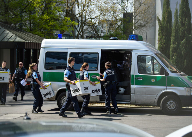 Gandrīz 200 policistu un izmeklētāju veikuši kratīšanu "Porsche" birojos