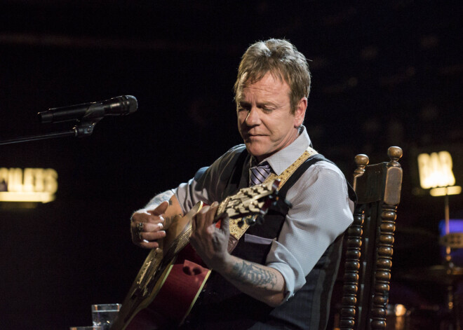 На разогреве у группы Muse в Риге выступит звезда Голливуда Кифер Сазерленд