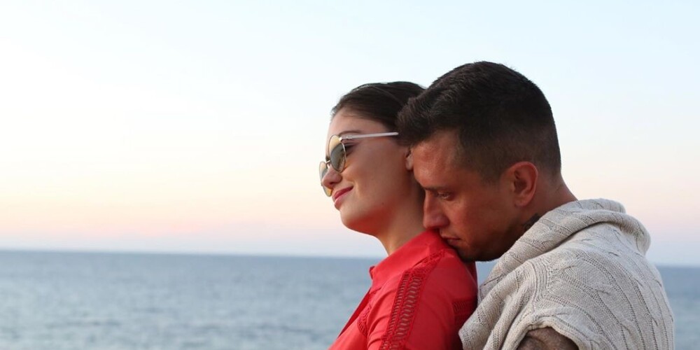 "Мы с тобой совершенно нездоровые на голову":  Муцениеце высказалась о браке с Прилучным