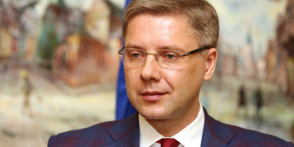 Нил Ушаков официально ушел с поста мэра Риги