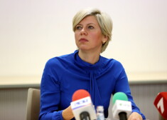 Deputāte Anda Čakša.
