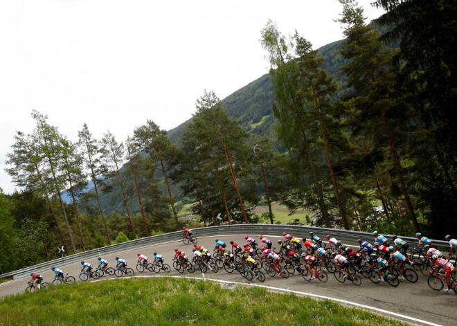 Neilands piedalās atrāvienā un izcīna piekto vietu "Giro d'Italia" posmā