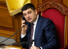 Ukrainas parlaments nobalso pret valdības demisiju