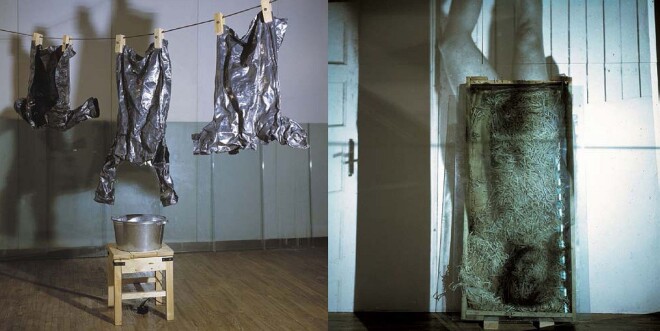 Kristaps Ģelzis. Veļas diena. 1990. Instalācija. Koks, svins, stikls, metāls, diapozitīva projekcija, elektriska sildierīce, elektroniskie pulksteņi. LNMM kolekcija.