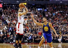 Sērijā līdz četrām uzvarām "Raptors" izvirzījusies vadībā ar 1-0.