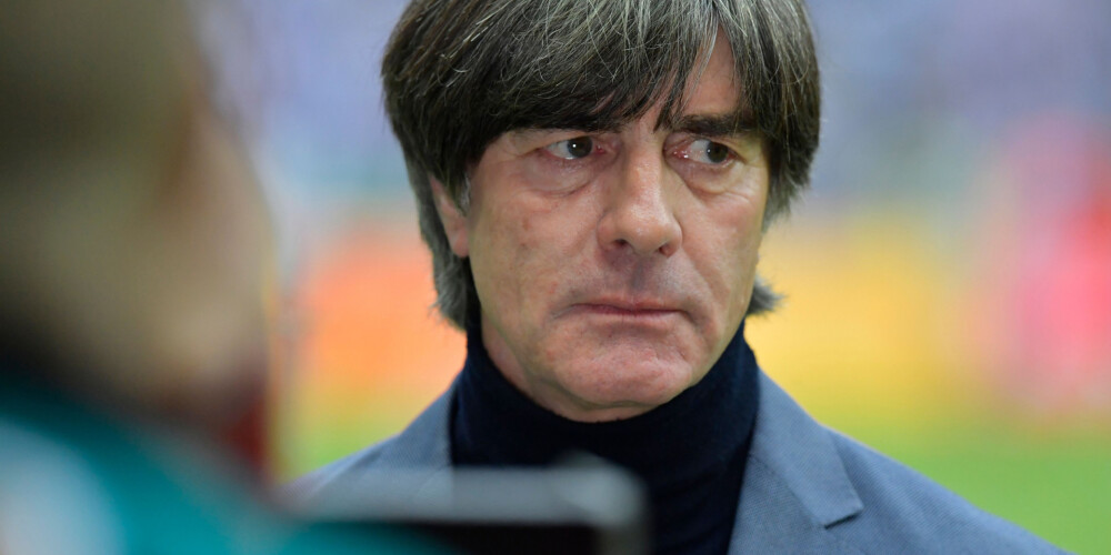 Vācijas futbola izlases galvenais treneris Lēvs nogādāts slimnīcā