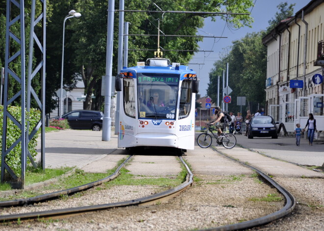 Teju gatavie jaunie Daugavpils tramvaji uz sliedēm vēl nenonāk