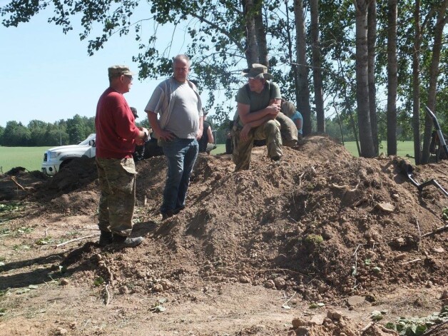 "Leģenda" uzsāk Otrā pasaules karā kritušo skandināvu karavīru nozaudēto apbedījumu meklēšanu, tāpēc lūdz vietējo palīdzību.