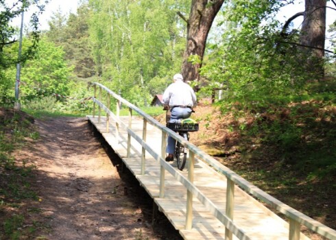 Latvijas Zaļā kustība ar sadarbības partneriem īsteno projektu „NaaC”, kuras mērķis ir pielāgot dabas infrastruktūras objektus visiem cilvēkiem.