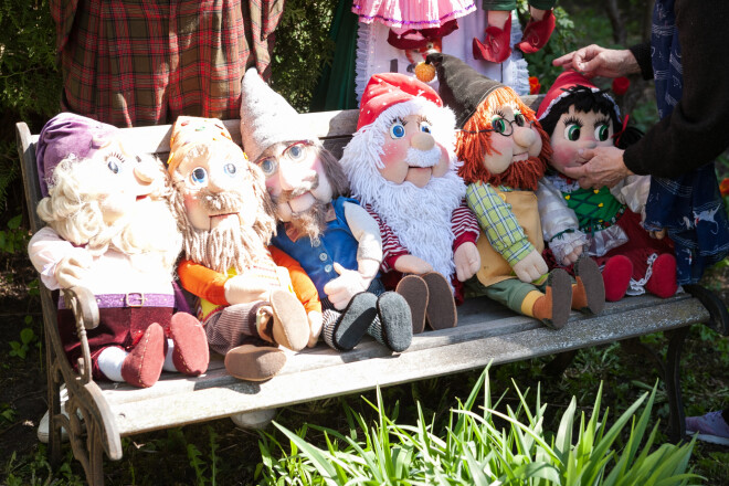 Kiki, Cucuriņš, Bučiņa, Sāļuks, Bonbonciņš, Ķērpītis un citi rūķi - viņus Latvijā pazīst jau vismaz divās paaudzēs.