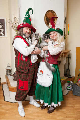 Jāvārdu Atvaram Kristīne teica pirms 36 gadiem. Kā allaž šajā tandēmā bijis – Kristīne sacer dzejoļus, pasakas, raksta scenāriju, bet Atvars to ietērpj muzikālā noskaņā un visam piedod savu harmonijas un omulības šarmu.