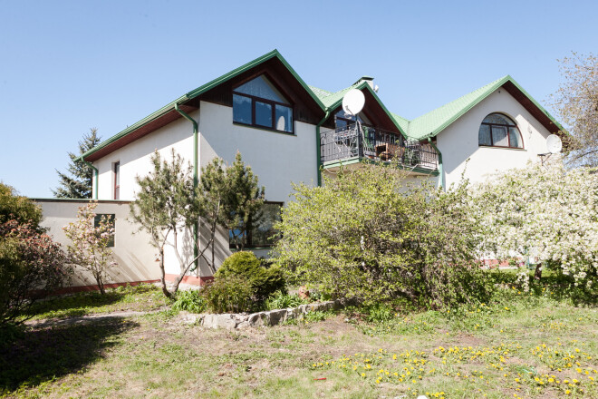 Par savu novadu Sirmo ģimene jau 13 gadu sauc Mārupi, kur iegādājušies māju un visi turas kopā