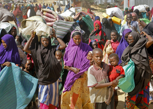 Diviem miljoniem somāliešu draud bada nāve sausuma dēļ