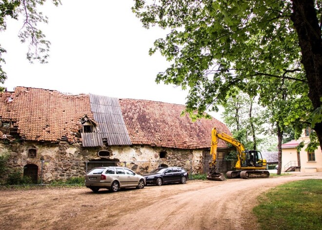 Pēdējā brīdī no nojaukšanas paglābj hercoga Jēkaba medību pils klēti