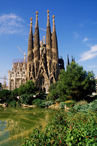 Antonio Gaudi slavenākais meistardarbs Svētās Ģimenes baznīca (Sagragada Familia) Barselonā.