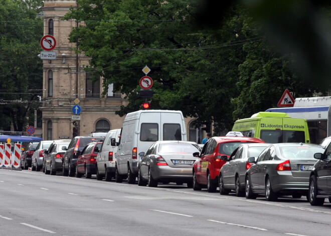 Uz mēnesi nakts laikā tiks ierobežota satiksme Krišjāņa Valdemāra ielā