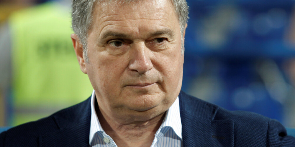 Melnkalnes futbola izlases treneris neierodas uz spēli un tiek atlaists