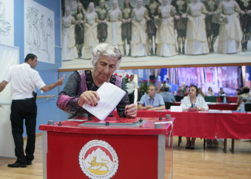 Amatpersonas nosoda Gruzijas separātiskajā Dienvidosetijas reģionā notiekošās "parlamenta vēlēšanas"