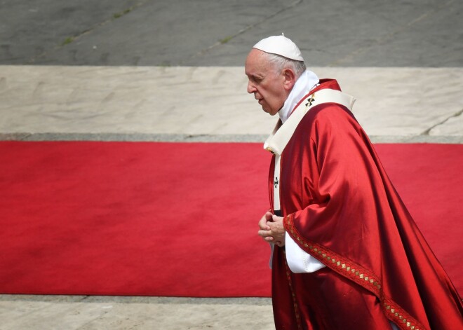 Pāvests Francisks atzīst - ceļojumi pa pasauli viņam ir sods