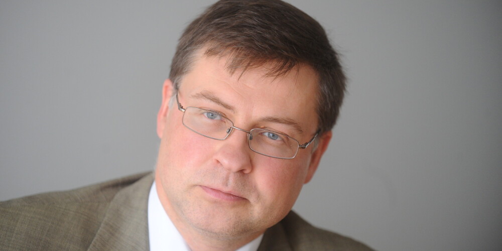 Koalīcija vienojas eirokomisāra amatam virzīt Dombrovski